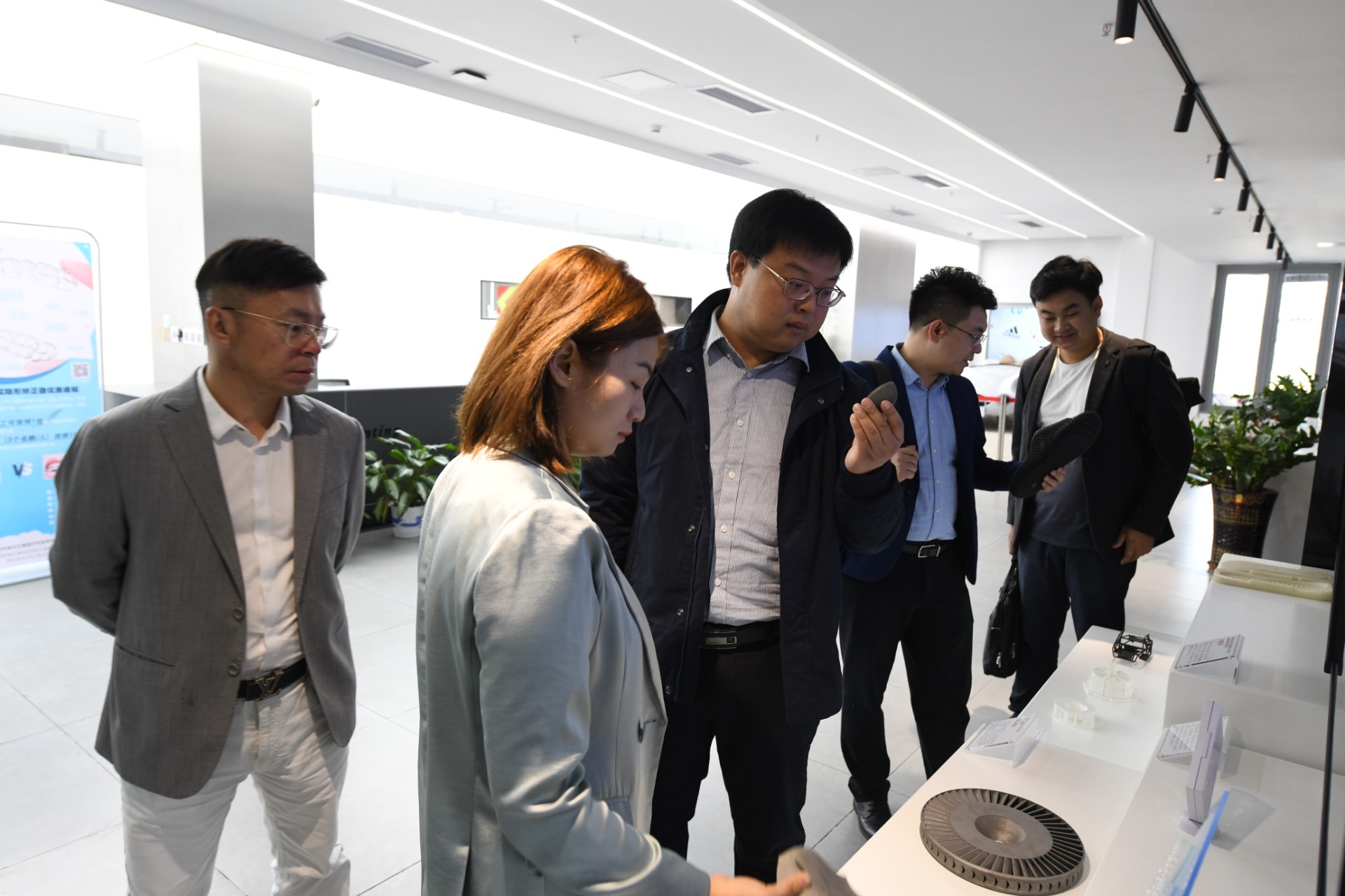 共享智能装备总经理刘轶一行莅临ML.COM米兰,三维参观考察，共探3D打印产业化发展新机遇