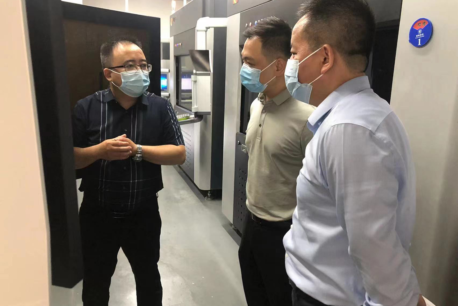 深圳市光明区科技创新局领导一行莅临深圳ML.COM米兰,三维总部参观考察