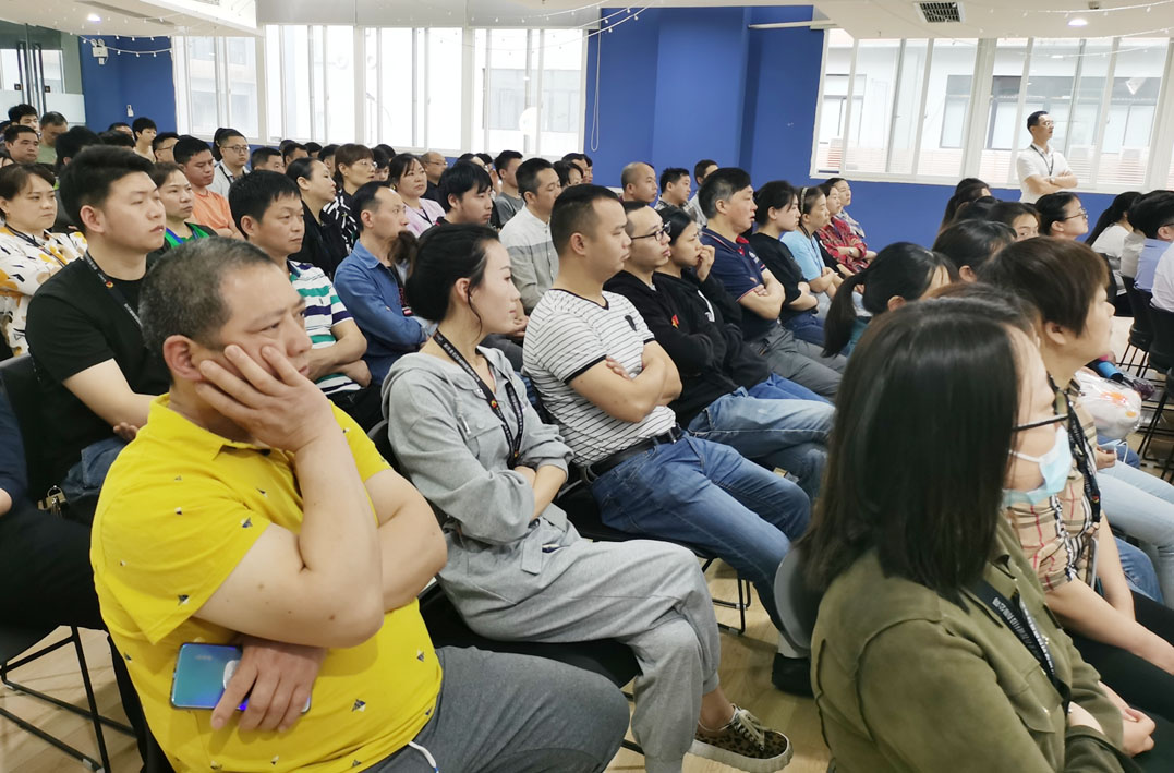 “步调一致”方能“同频共振” 重庆ML.COM米兰,全体员工参加培训学习