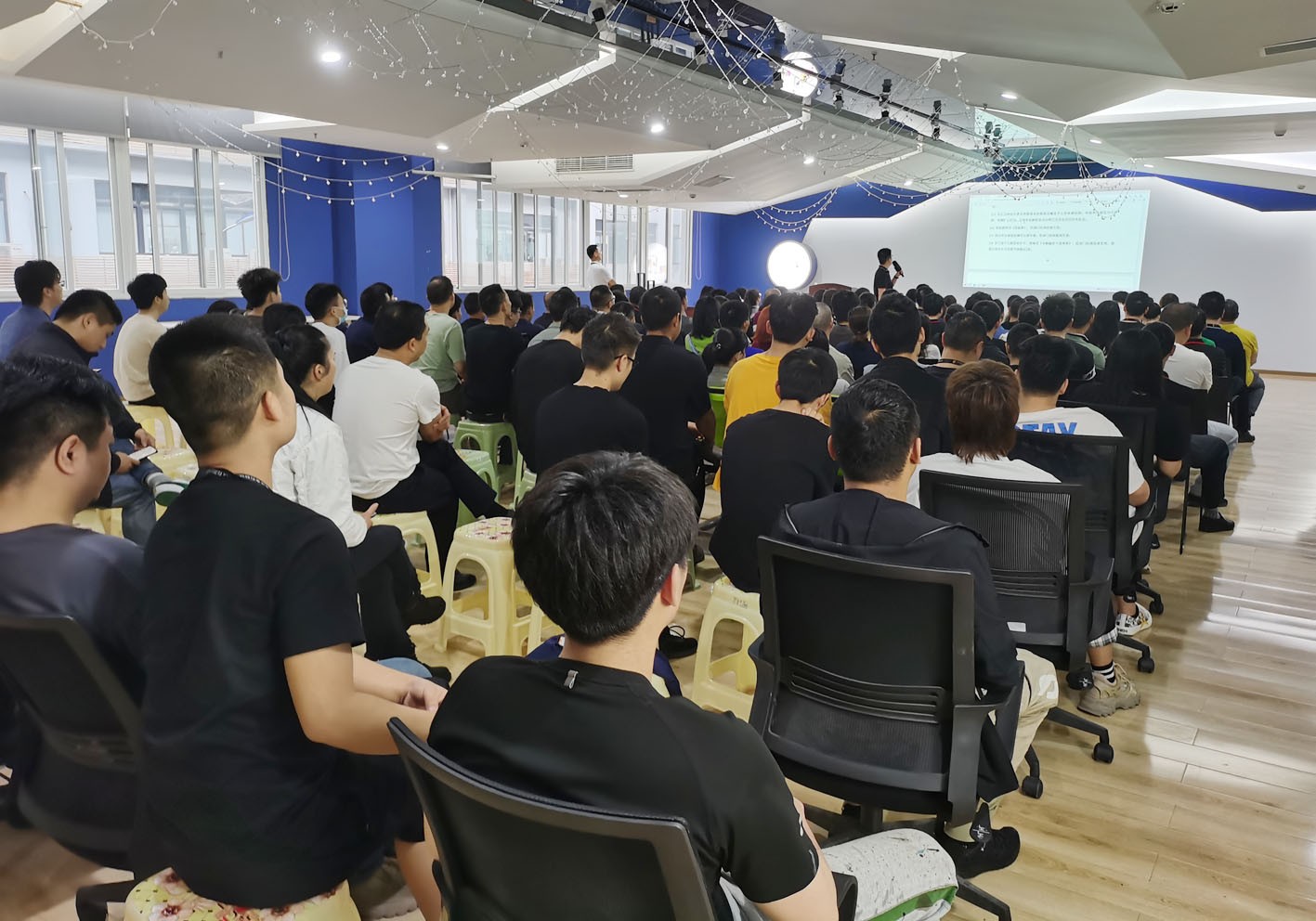 “步调一致”方能“同频共振” 重庆ML.COM米兰,全体员工参加培训学习