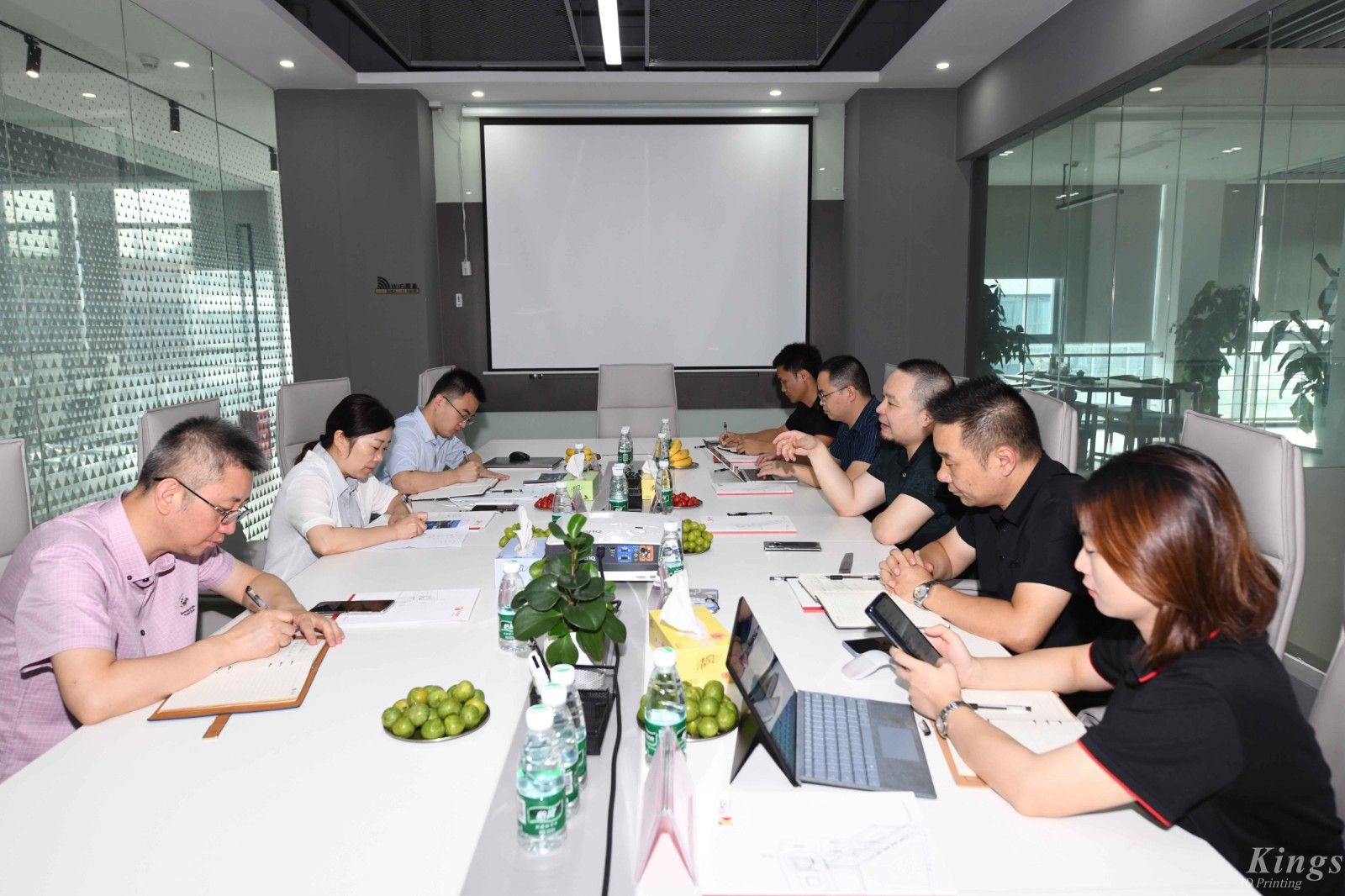 平湖市经济技术开发区管委会常务主任沈叶娟一行领导莅临ML.COM米兰,三维指导工作
